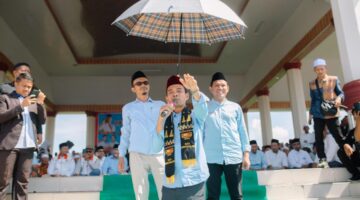 Di Fitnah Ceraikan UAS dengan Syech Fadil HRB : UAS Kampanye Untuk Saya.